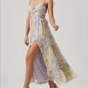 Astr ELSA FLORAL TIERED MAXI DRESS; size large; worn once, very flattering